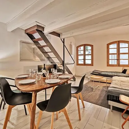 Apartment La Bulle - Parking Gratuit En Souterrain - 2 Mins Du Palais Des Papes - Clim Ac - Wifi *