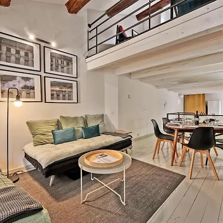 Apartment La Bulle - Parking Gratuit En Souterrain - 2 Mins Du Palais Des Papes - Clim Ac - Wifi *